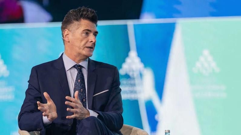 Qualificação e habilidades humanas ajudam a superar o medo da IA, aponta Coursera