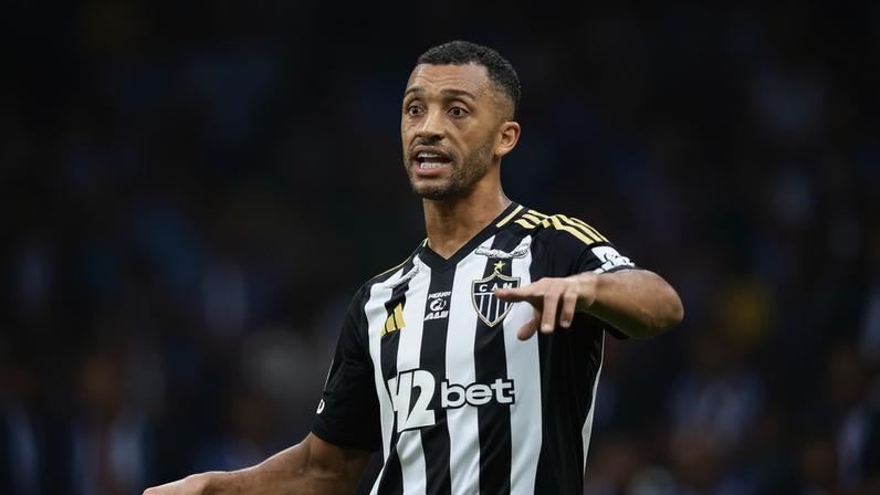 Vitor Hugo em Atlético e Ceará (Foto: Pedro Souza / Atlético)