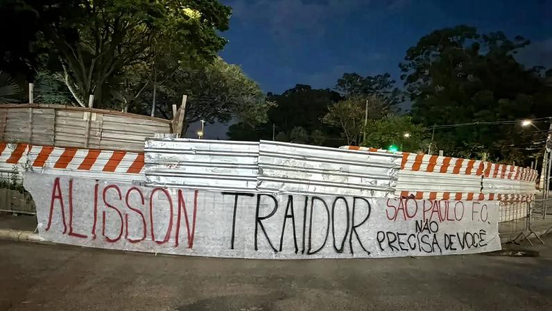 São Paulo vive impasse envolvendo ida de Alisson para o Corinthians (Foto: Izabella Giannola/ Lance!)