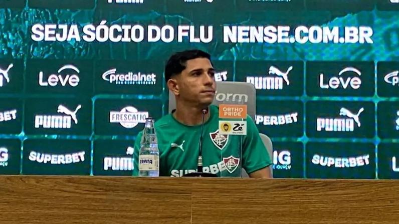 Savarino em coletiva pelo Fluminense (Foto: Pedro Brandão/ Lance!)