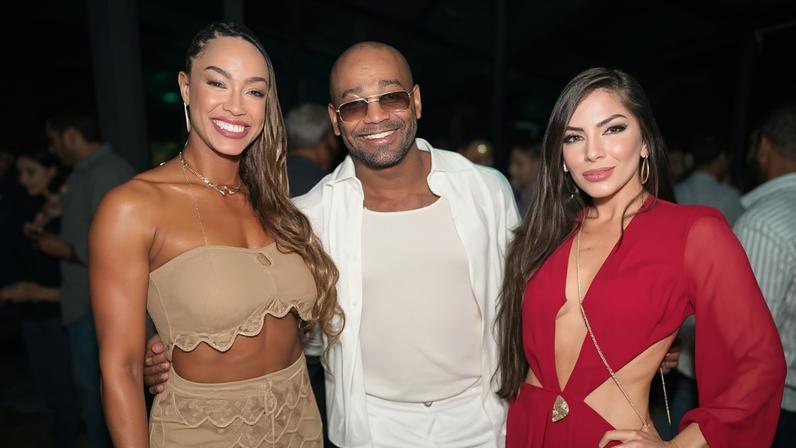 Anamara (de vermelho) descreve clima de romance entre Aline Patriarca e Cezar Black — Foto: Reprodução/Instagram