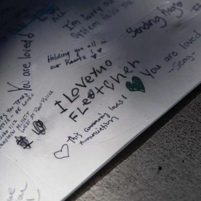 Pais buscam cura após filhos sobreviverem ao tiroteio da Annunciation