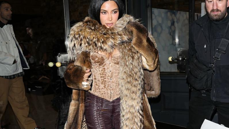 Kim Kardashian fully embraced après-ski style while in Aspen on Thursday.
