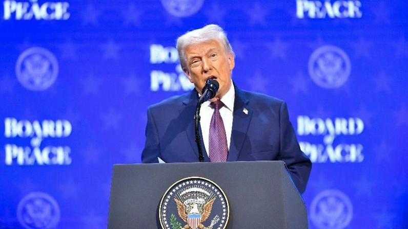 Trump discursa em Davos; dívida pública dos EUA equivale a 125% do PIB do país