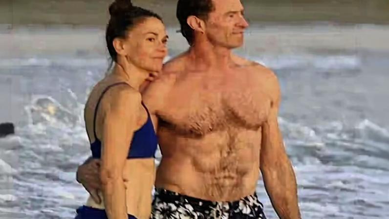 Hugh Jackman e Sutton Foster — Foto: The Grosby Group