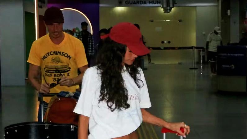 Web reage após Shawn Mendes chamar Bruna Marquezine de “amor” ao chegar ao Rio — Foto: Delson Silva/AgNews