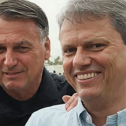 Submissão ao clã Bolsonaro prejudica projeto eleitoral de Tarcísio