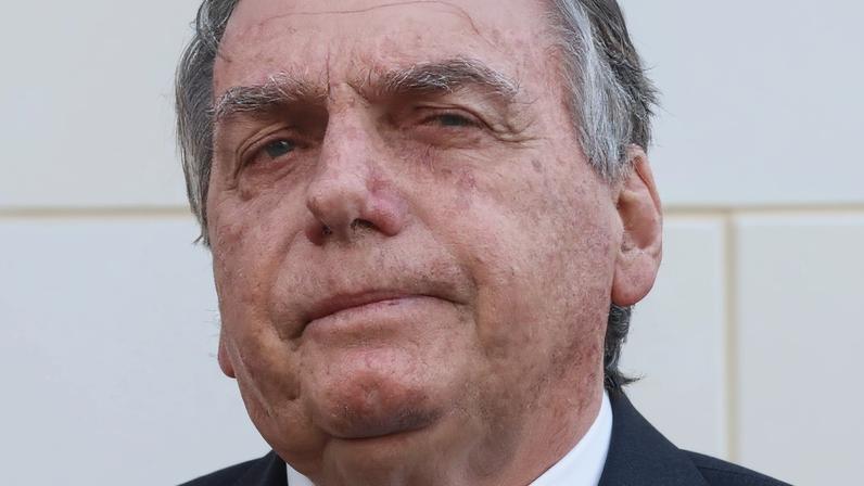 Defesa afirma que barulho contínuo do ar-condicionado central na cela de Bolsonaro configura uma "perturbação contínua à saúde e integridade". (Foto: Valter Campanato/Agência Brasil)