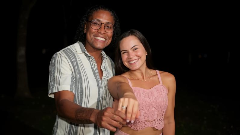 Carla Santos e Gabi Dutra anunciam noivado (Foto: Reprodução/ Instagram)
