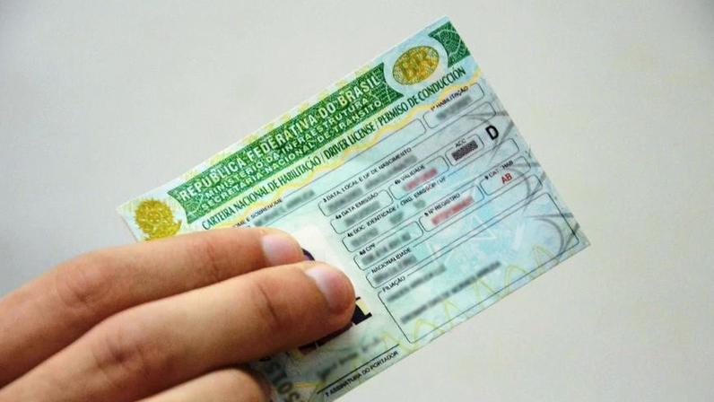 Flávio Dino negou pedido que questionava dispensa de exames para renovação da CNH