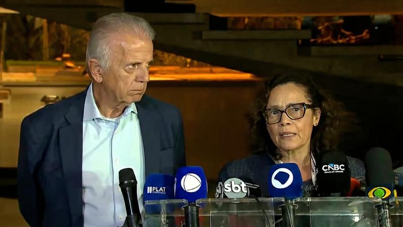 José Múcio Monteiro, ministro da Defesa, e Maria Laura da Rocha, secretária-geral do Itamaraty, durante coletiva no Itamaraty sobre a prisão de Nicolás Maduro. (Foto: Reprodução/CanalGov)