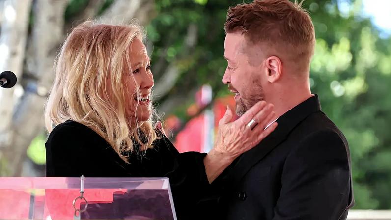Macaulay Culkin e elenco de Home Alone homenageiam a Catherine O’Hara falecida