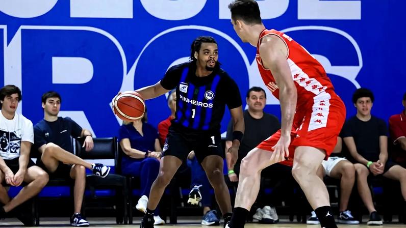 David Sloan em ação no Pinheiros x Paulistano pela Copa Super 8 (Foto: RICARDO BUFOLIN / ECP)