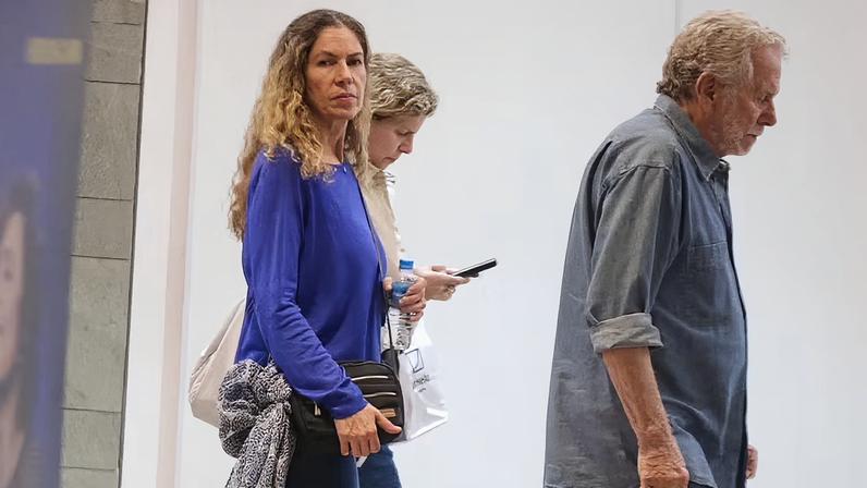 Debora Bloch com o pai, Jonas Bloch, e a madrasta, Sylvia Vianna — Foto: Thiago Martins/AgNews