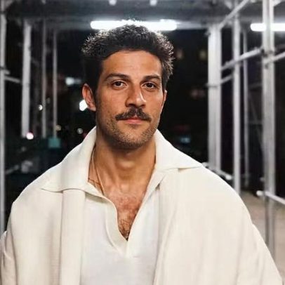 Chay Suede comenta estreia nos palcos e supera o frio na barriga