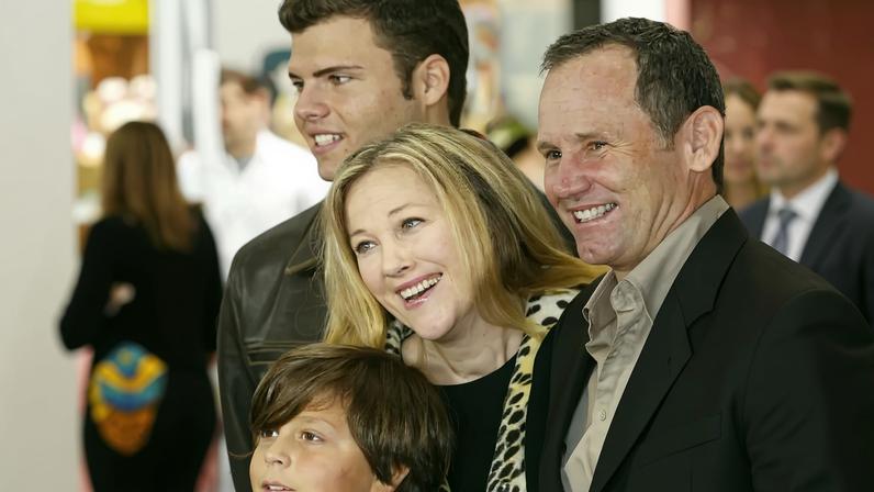 Catherine O'Hara, Bo Welch, and their children at the premiere of "Dr. Seuss' The Cat in the Hat."