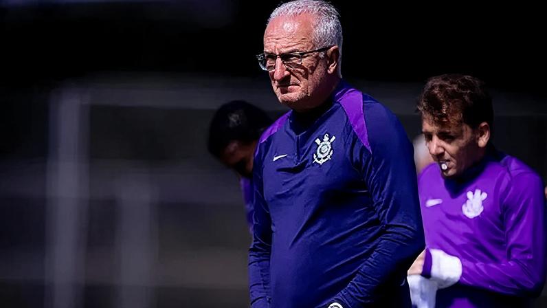 Dorival Júnior durante treino do Corinthians