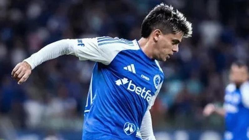 Fagner durante a partida entre Cruzeiro e CRB pela Copa do Brasil