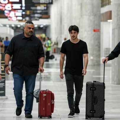 Esposa e filho mais novo de Faustão desembarcam no Rio de Janeiro