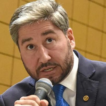 Justiça manda ex-deputado cumprir pena por importunação a Isa Penna