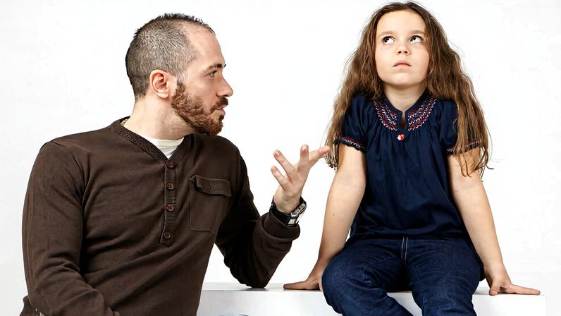 Desobediência infantil aumenta pressão sobre pais, aponta guia 2026