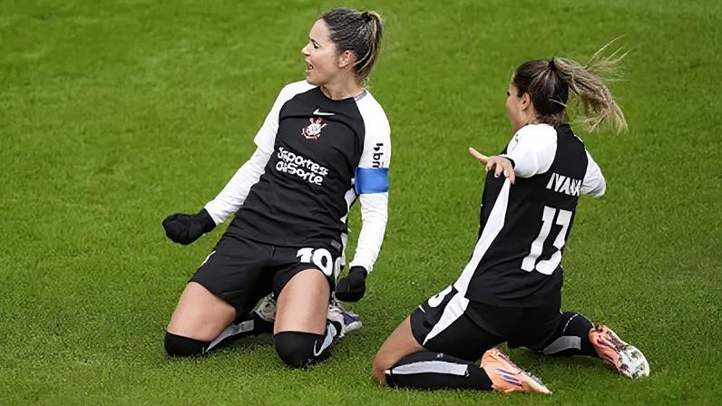 Gabi Zanotti comemora gol contra o Gotham