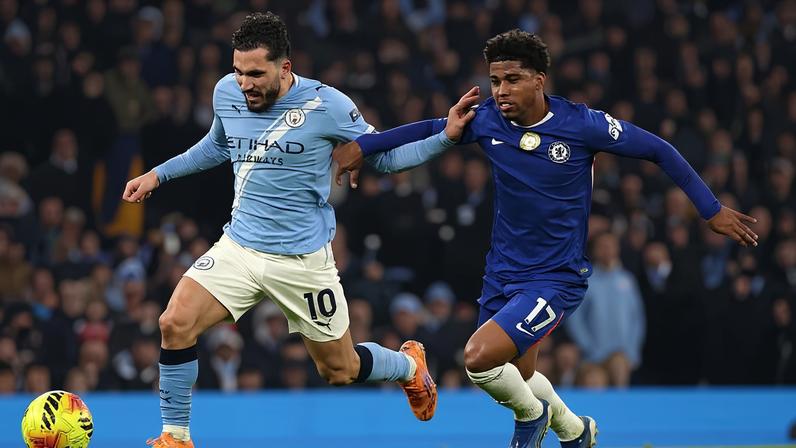 Andrey Santos e Cherki em Manchester City x Chelsea na 20ª rodada do Inglês — Foto: Carl Recine/Getty Images