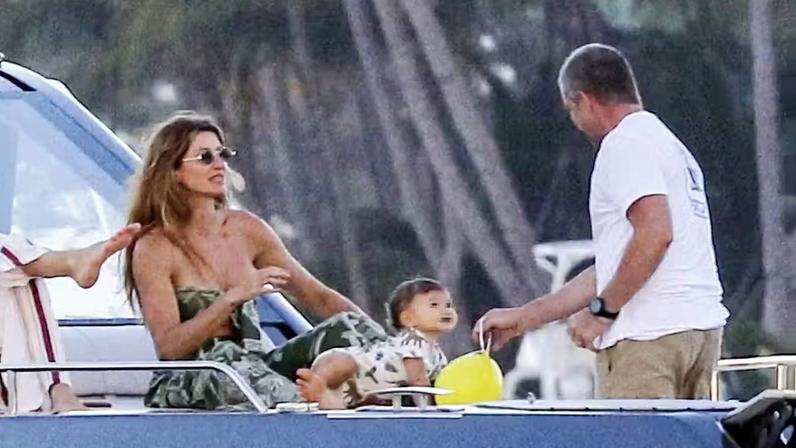 Gisele Bündchen curte passeio de lancha com o filho caçula — Foto: The Grosby Group