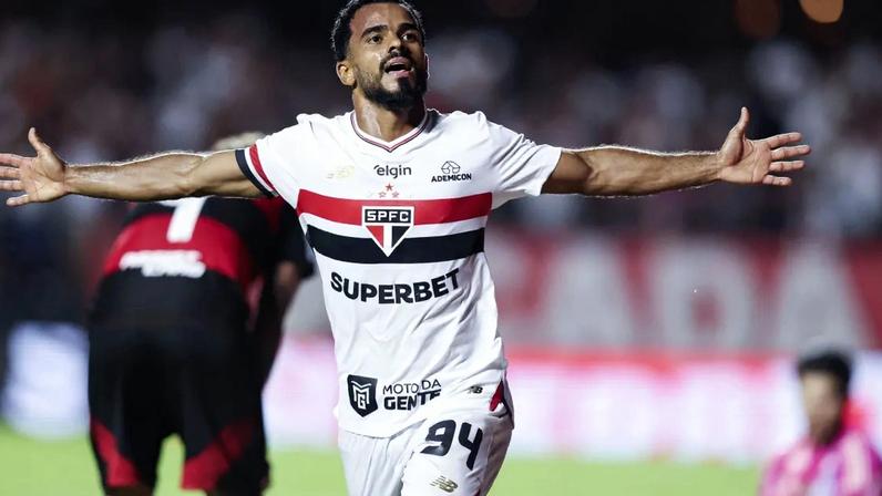 São Paulo vence o Flamengo no Brasileirão e alivia crise