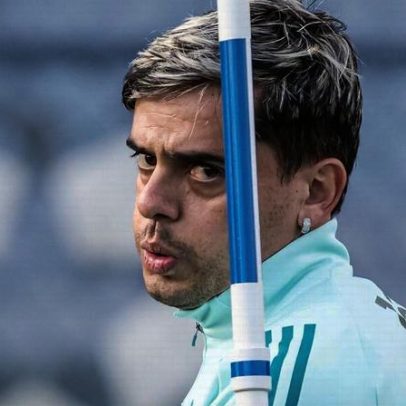 Corinthians encaminha rescisão com Fagner e projeta economia milionária