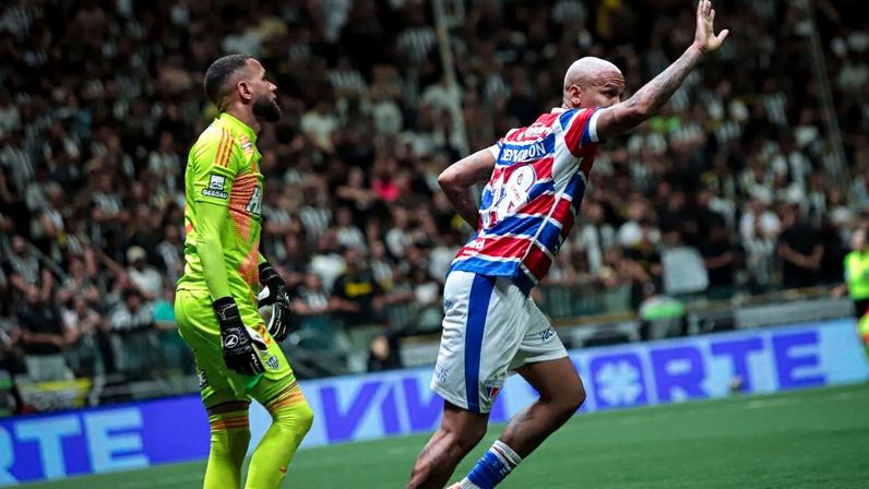 Deyverson não comemora gol pelo Fortaleza sobre o Atlético-MG, na Arena MRV, pelo Brasileirão