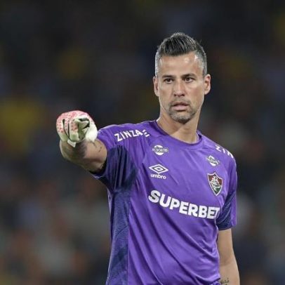 Fluminense renova com Fábio, que pode atuar até os 47 anos