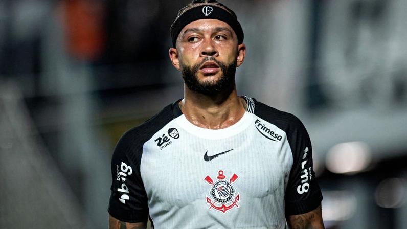 Raphinha em ação com a camisa da seleção brasileira