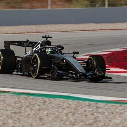 Russell lidera penúltimo dia e Aston Martin estreia em Barcelona