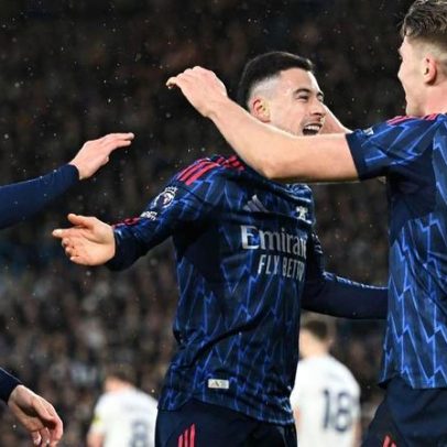 Arsenal vence Leeds com atuação do goleiro e gols de Jesus