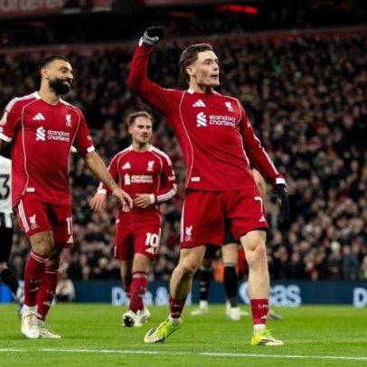 Liverpool vira sobre o Newcastle, goleia e quebra jejum na Premier League