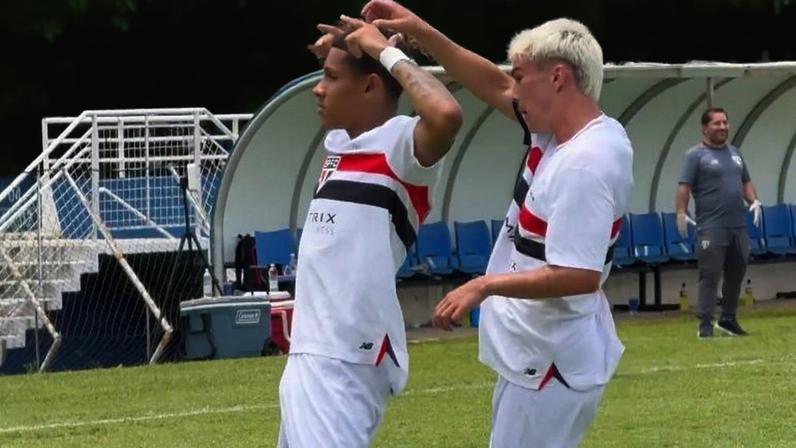 São Paulo comemora gol pela Copinha 2026