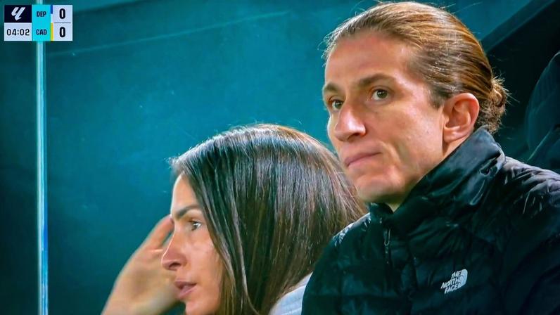 Filipe Luis na Espanha para acompanhar partida da segunda divisão na Espanha