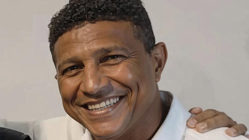 Axel com a camisa do São Paulo no fim dos anos 1990, período em que viveu o auge da carreira no Morumbi. (Reprodução)