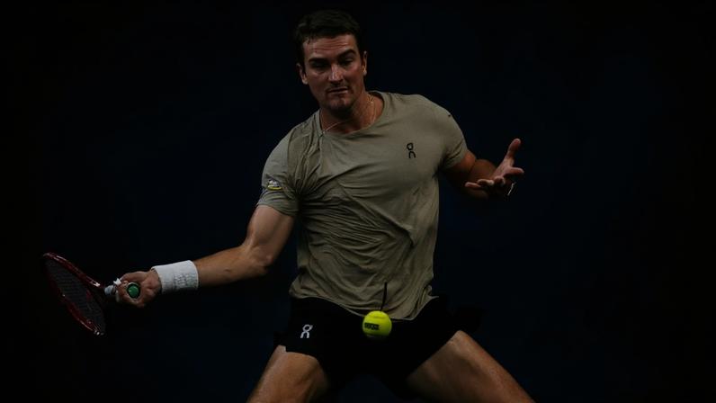 João Fonseca em treinamento para ATP de Brisbane (Foto: Brisbane International)