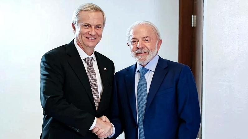 José Kast e Lula, no Panamá. Foto: Ricardo Stuckert/PR