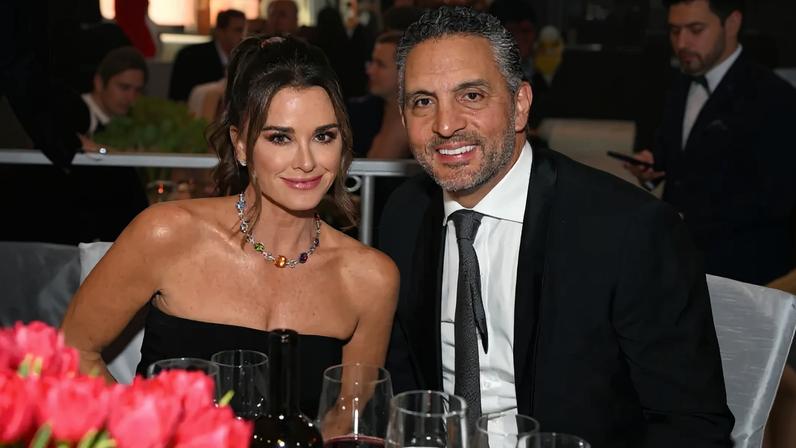 Kyle Richards and Mauricio Umansky started the new year falling back on familiar territory.