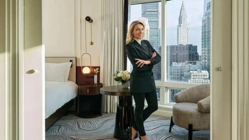 CEO Maud Bailly dentro do recentemente renovado Sofitel New York.