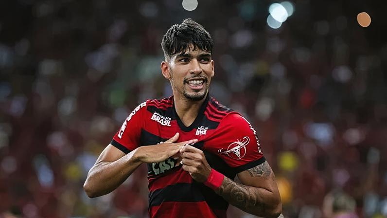 Lucas Paquetá com a camisa do Flamengo em 2018
