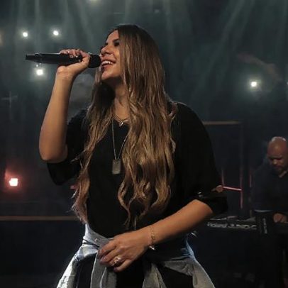 Aline Barros lança single Rendido Estou