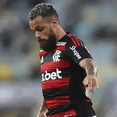 Flamengo encerra contrato do atacante Michael