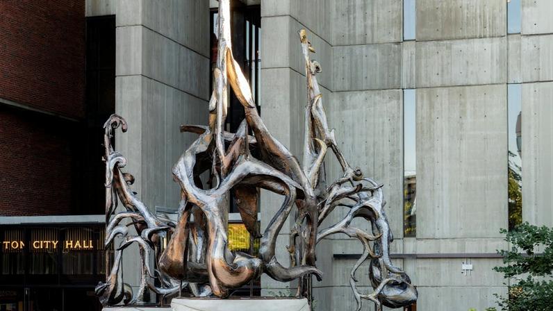 Rhea Vedro materializa desejos da comunidade em escultura em Boston