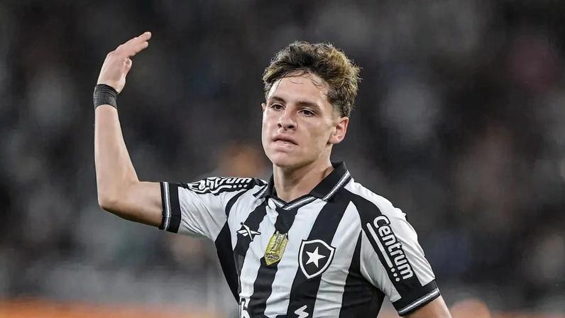 Álvaro Montoro é um dos destaques do Botafogo (Foto: Thiago Ribeiro/AGIF)