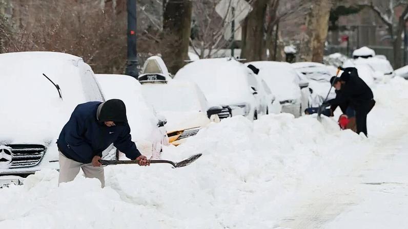 Tempestade de inverno causou mais de 30 centímetros de neve em Nova York