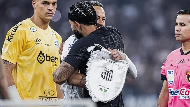 Neymar abraça o amigo Memphis Depay antes de Corinthians 2 x 1 Santos